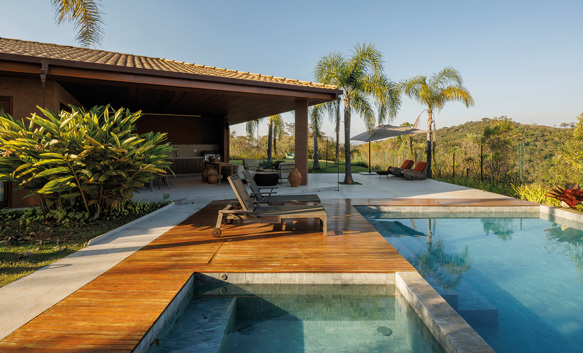 Casa Ternura a Belo Horizonte: pietra, legno e ceramica per un rifugio sereno