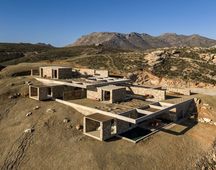 Perma Retreat a Serifos: la pietra scavata in loco diventa architettura